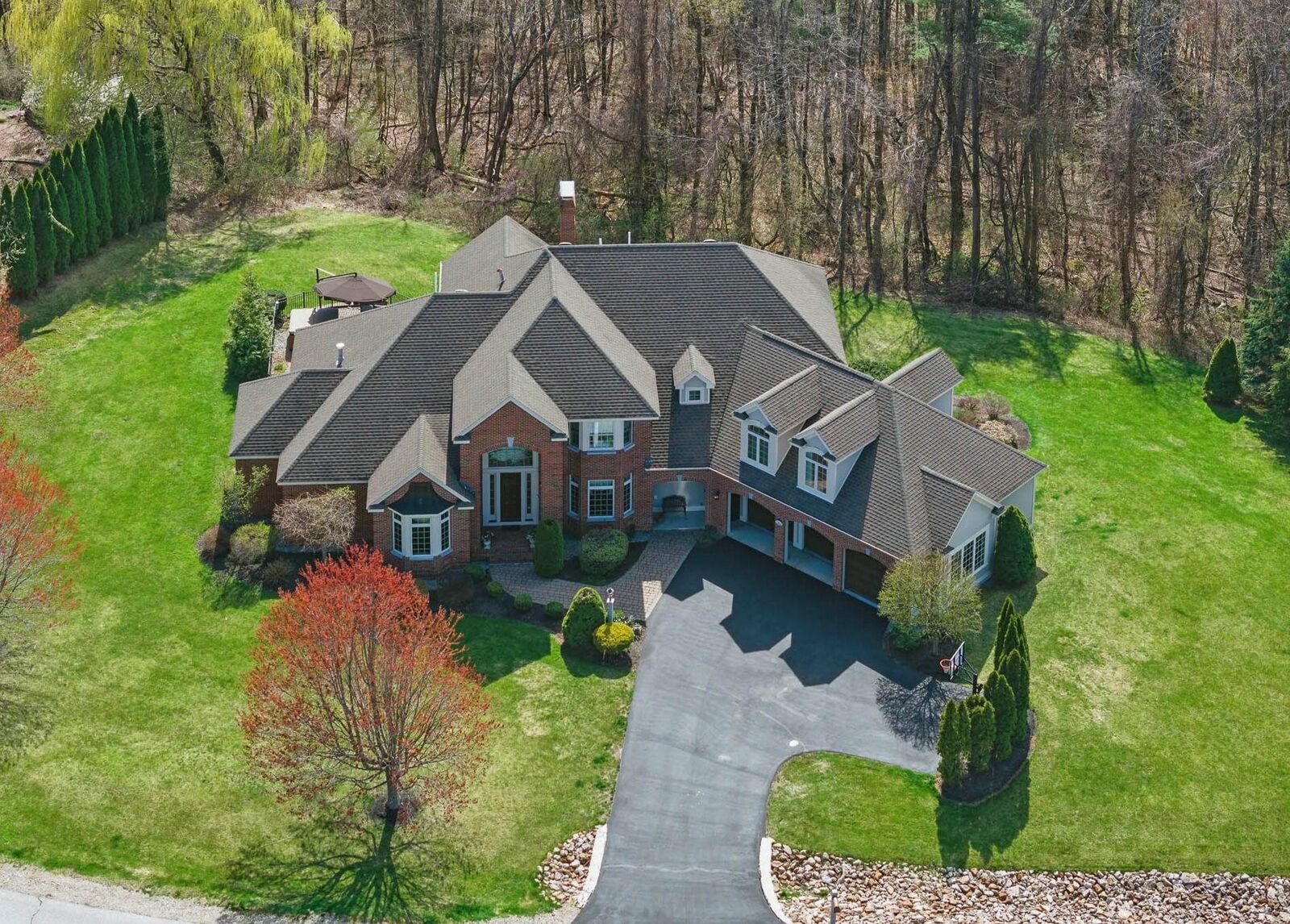 Property Photo:  7 Champagne Terrace  NH 03110 