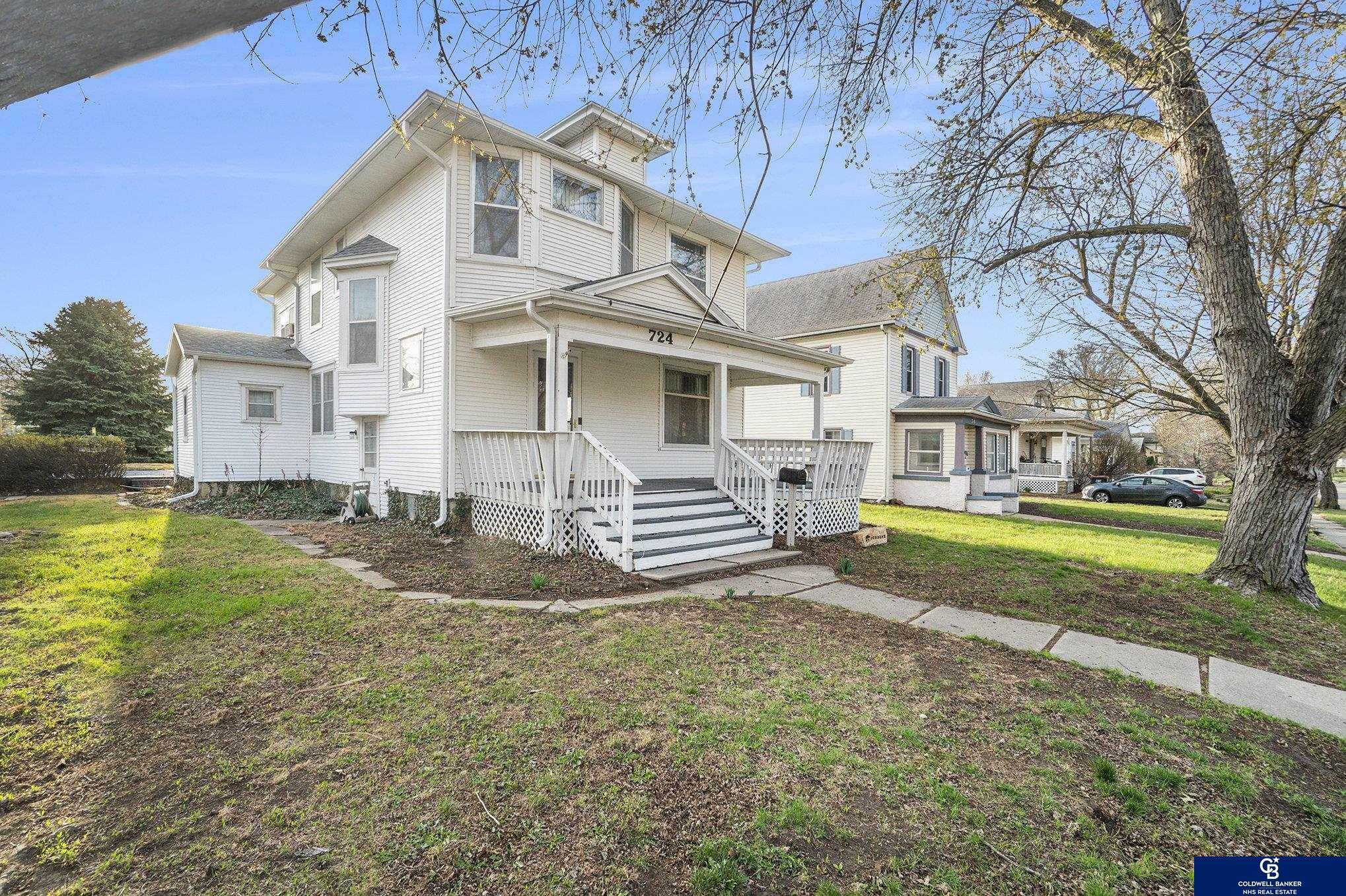 Property Photo: 724 N 10th Street NE 68310