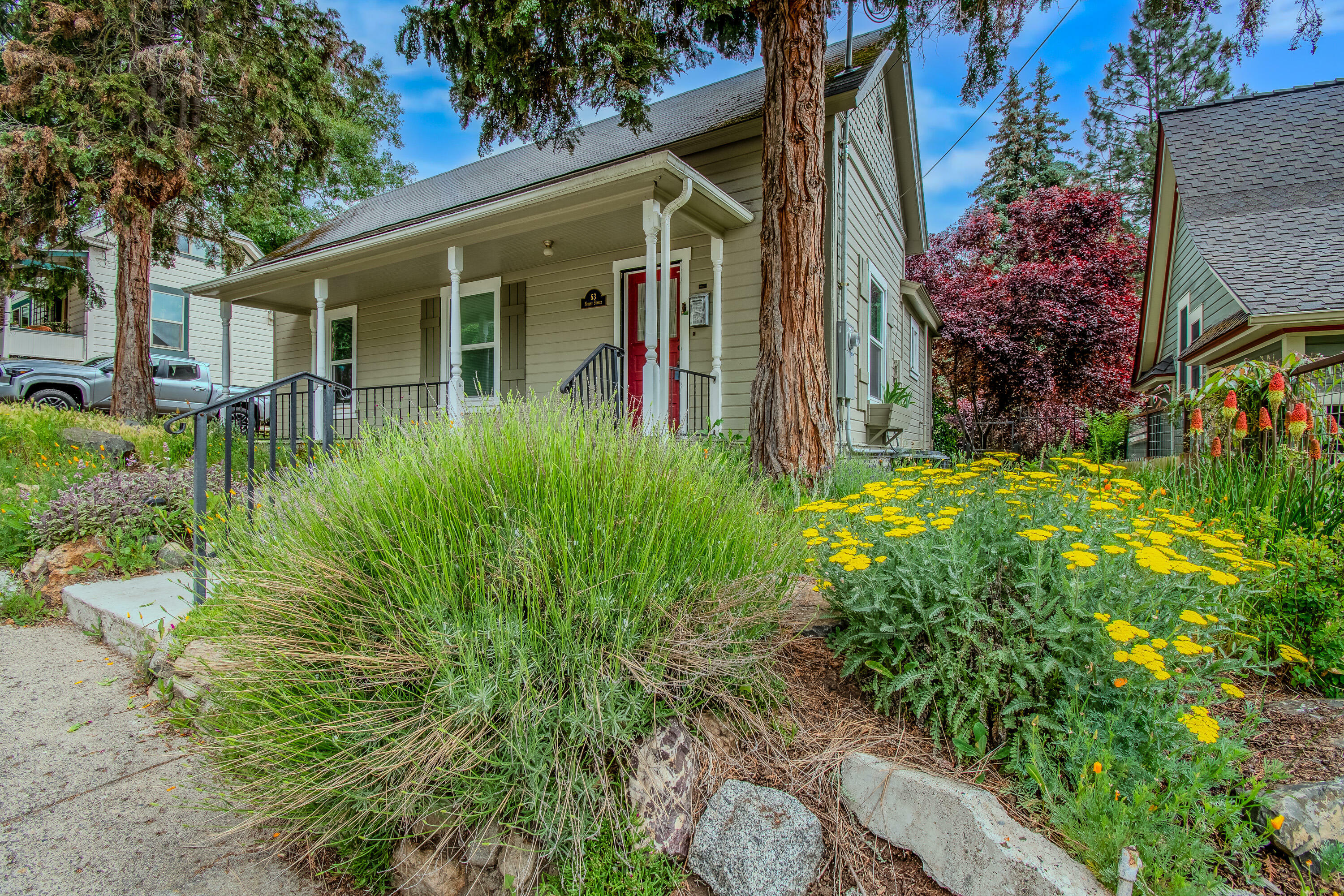 Property Photo: 63 Nutley Street OR 97520