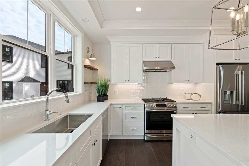 Property Photo:  5 Milk St 5  MA 01760 