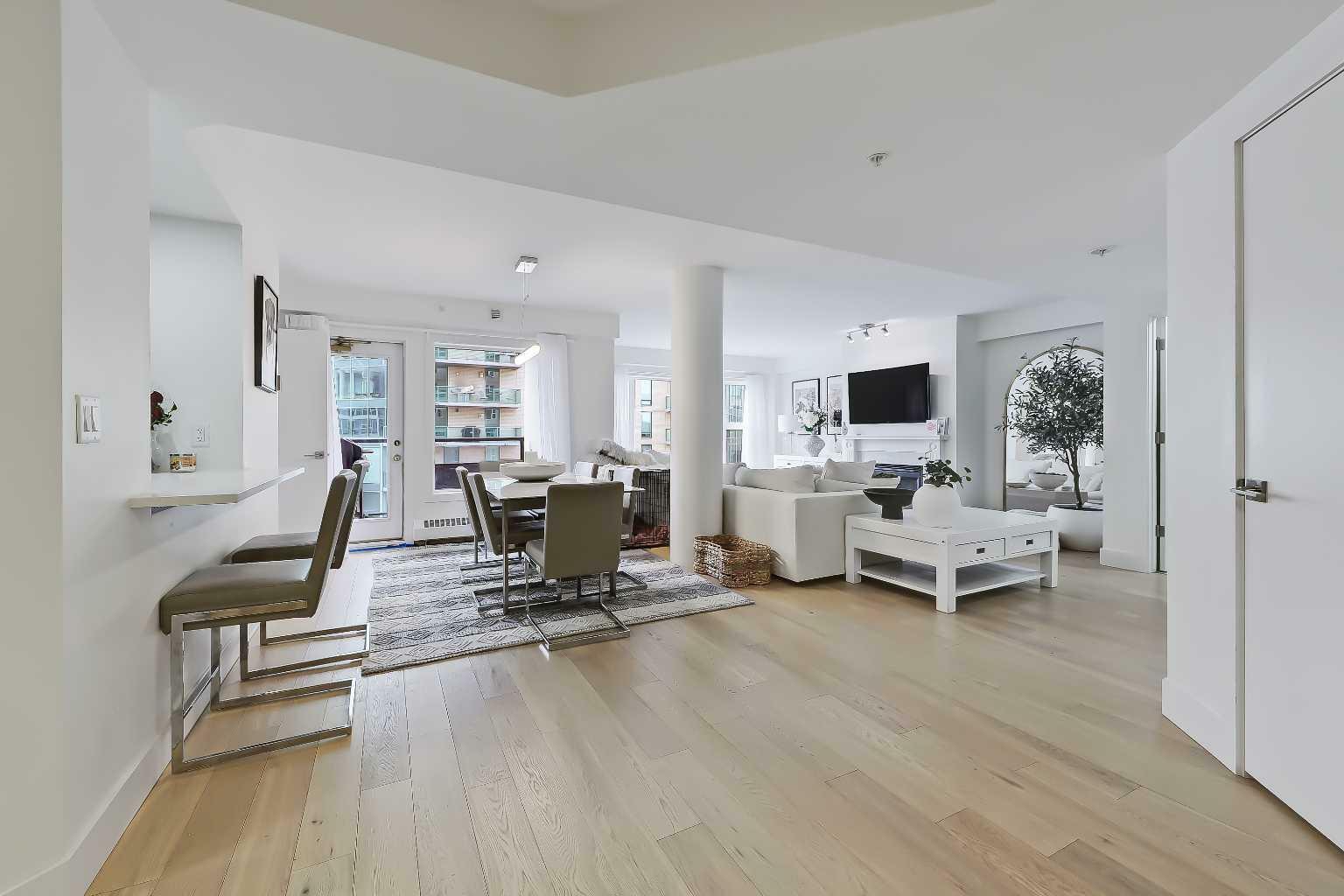Property Photo: 200 La Caille Place SW 902 AB T2P 5E2