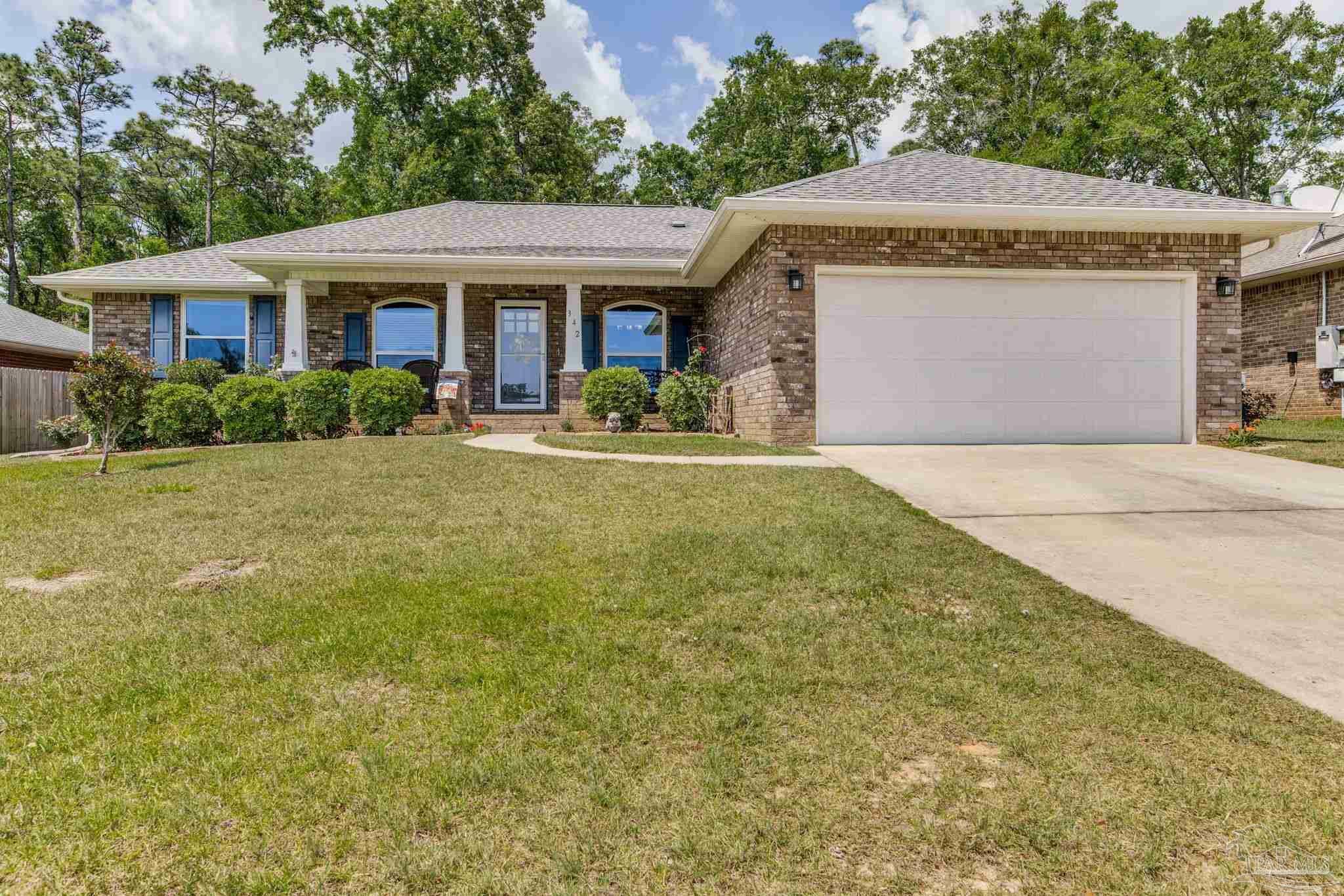 Property Photo: 342 Promenade Ln FL 32533