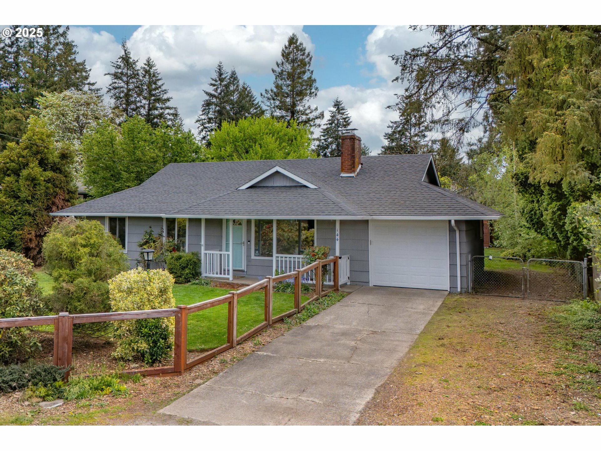 Property Photo: 144 NE 139th Ave OR 97230