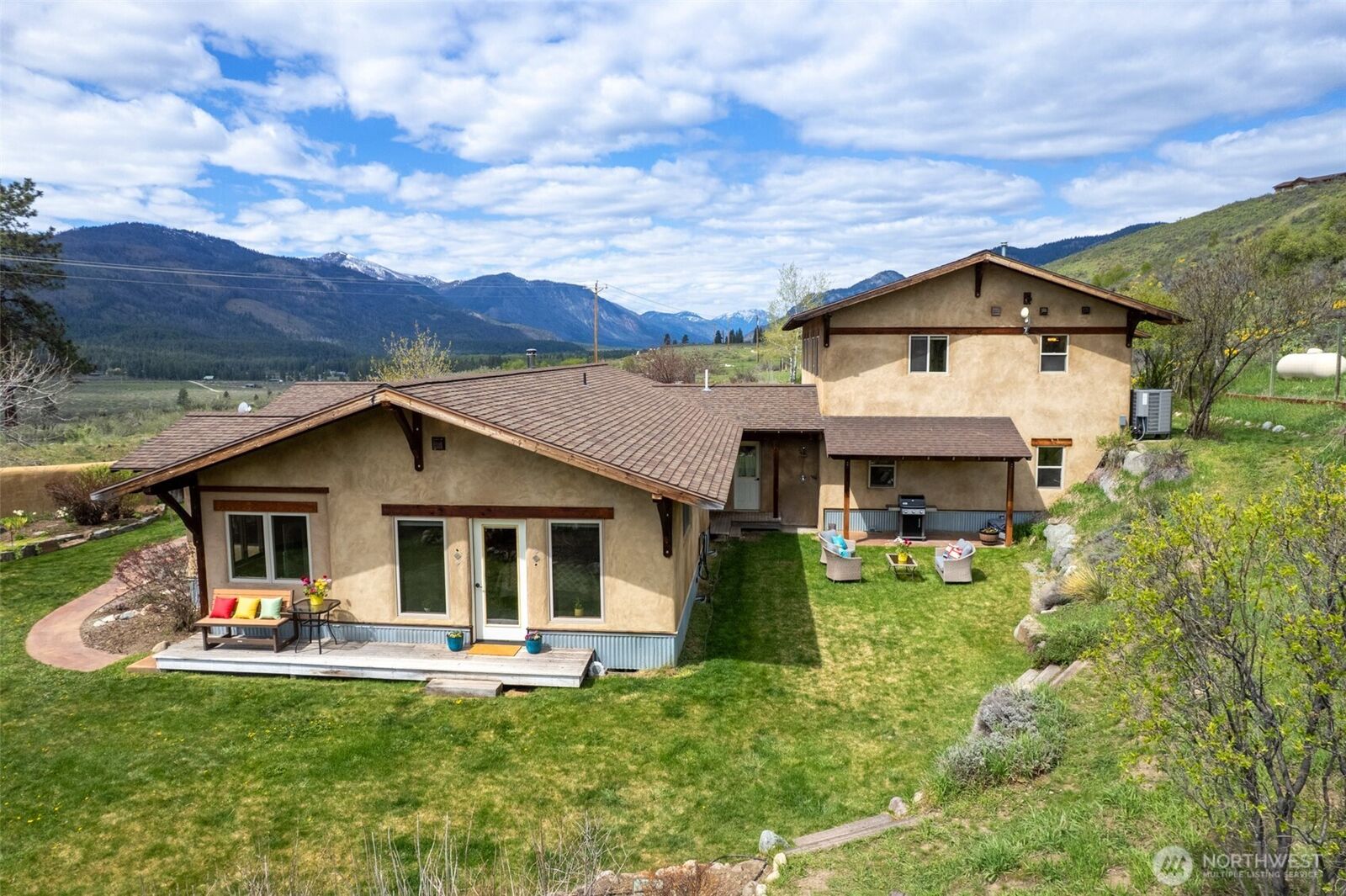 Property Photo:  40  Rolling Rock Rd  WA 98862 