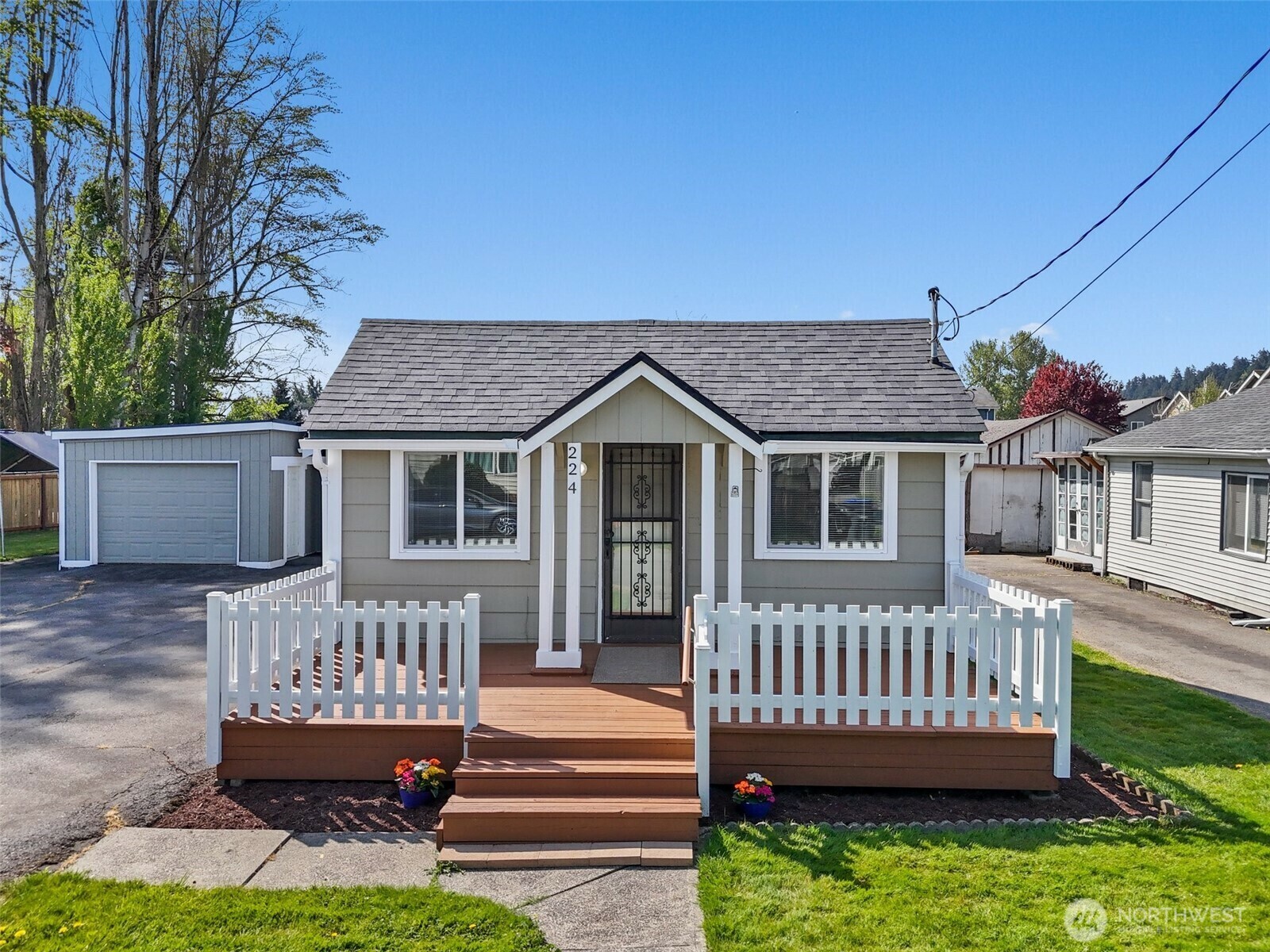 Property Photo: 224 8th Avenue N WA 98001