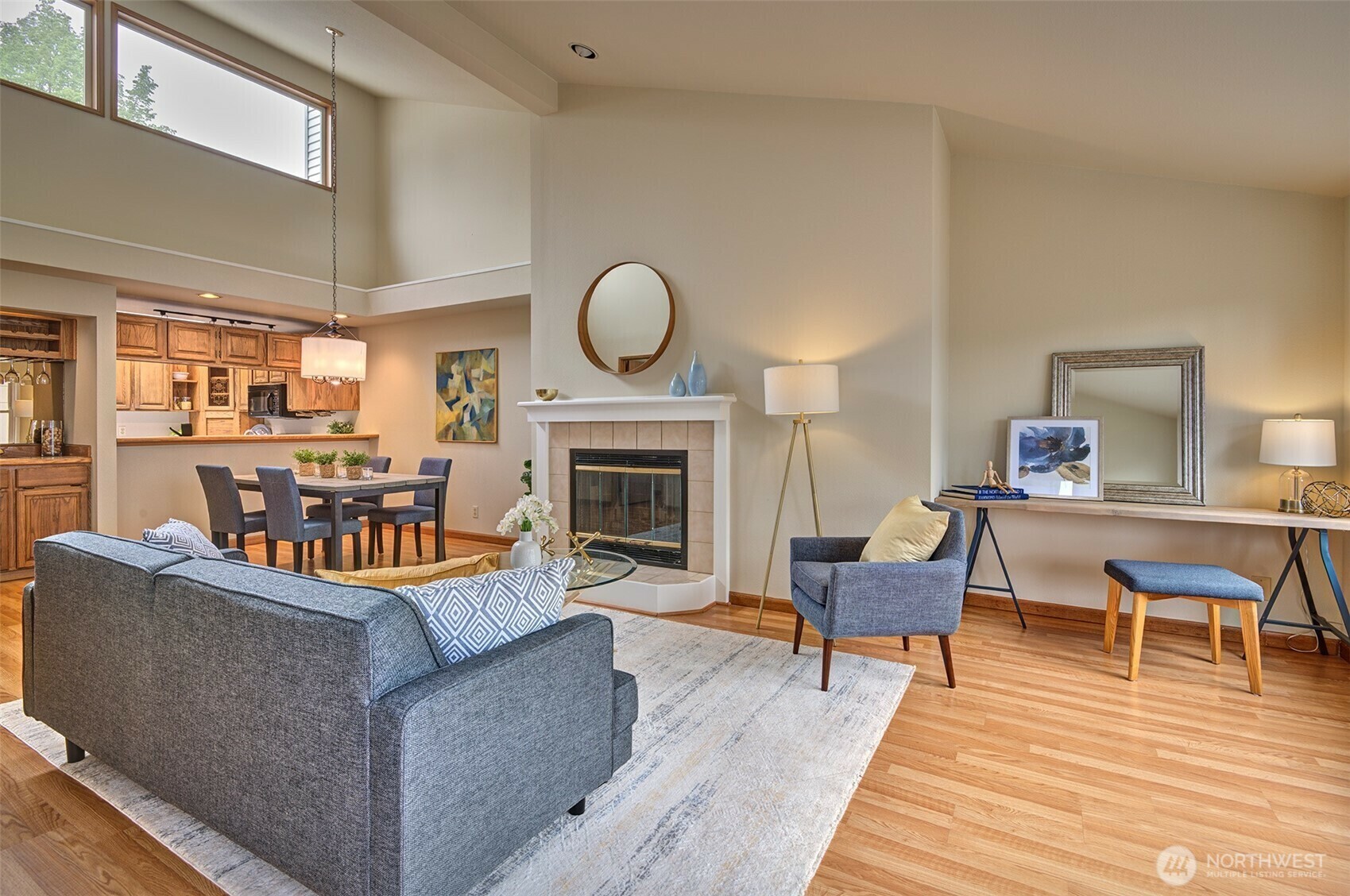 Property Photo: 909 N 35th Street 402 WA 98103