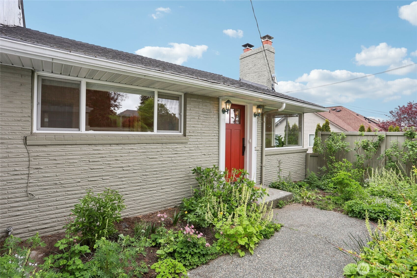 Property Photo: 2316 W Dravus Street WA 98199