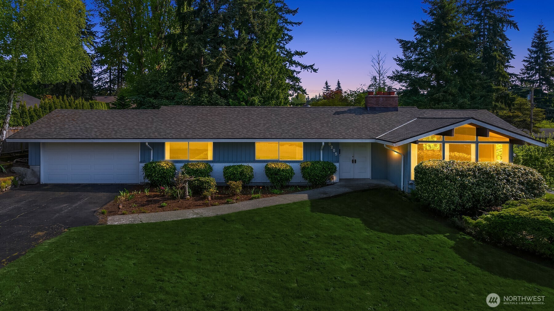 Property Photo: 8205 SE 71st Street WA 98040