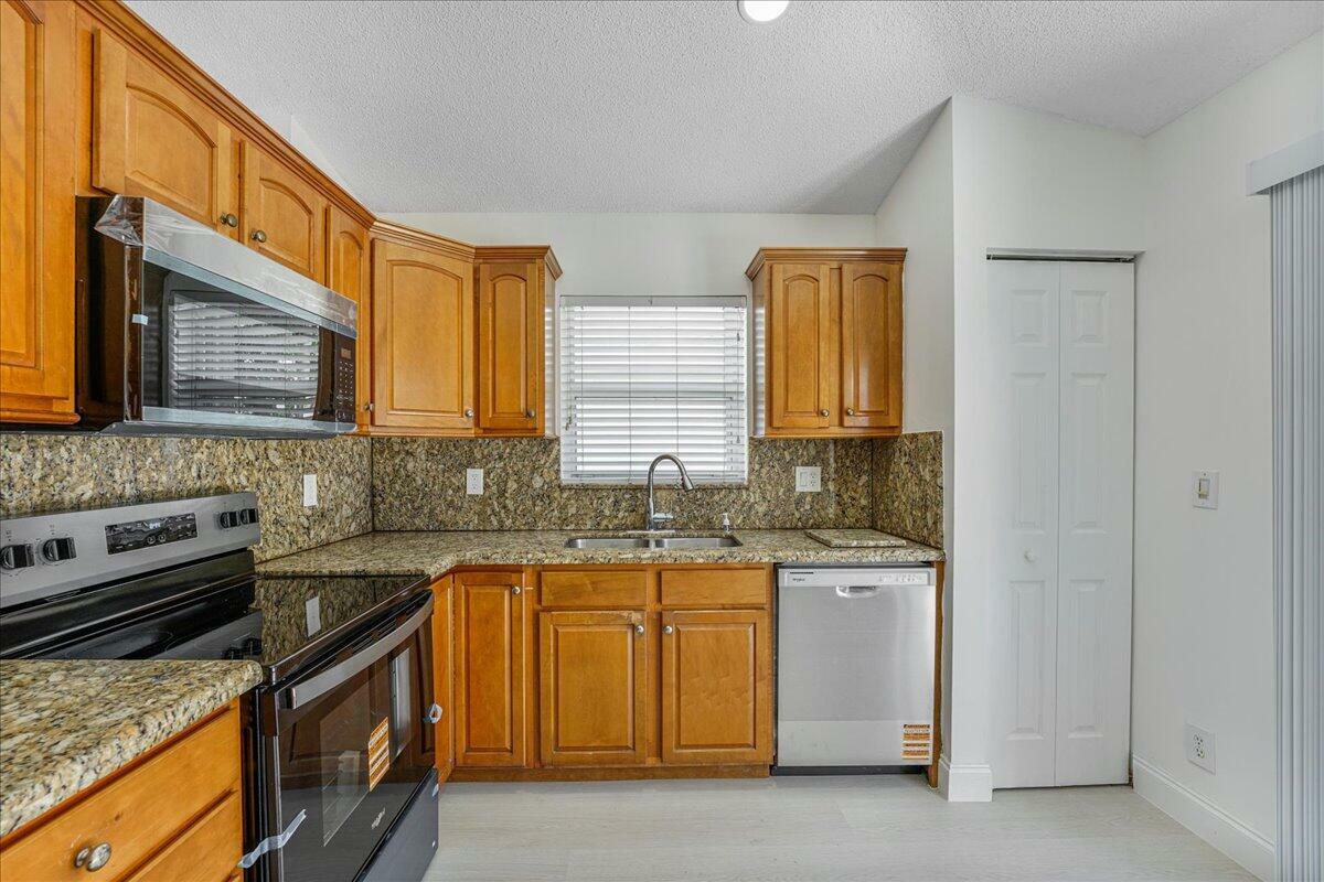 Property Photo: 191 Heming Way FL 33426