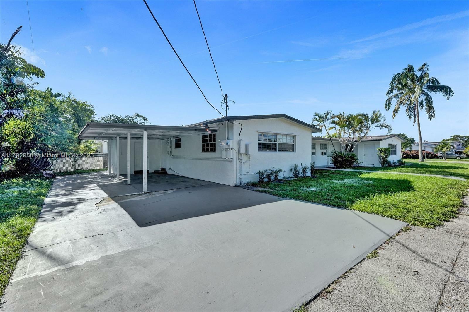 Property Photo: 5657 Grant St FL 33021