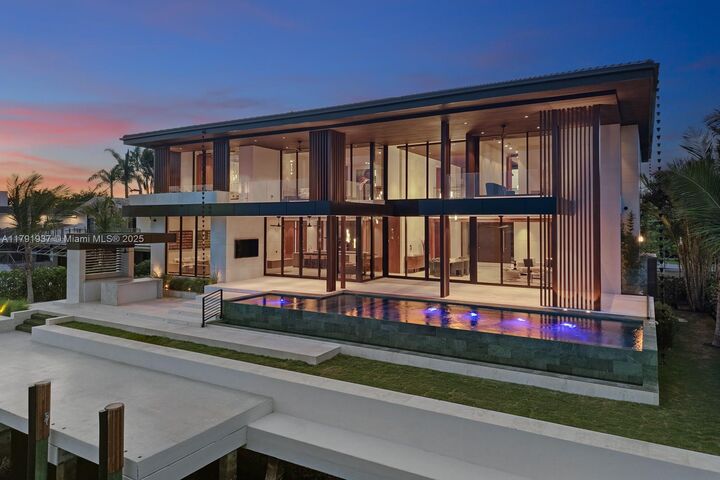 Property Photo: 11404 N Bayshore Dr FL 33181