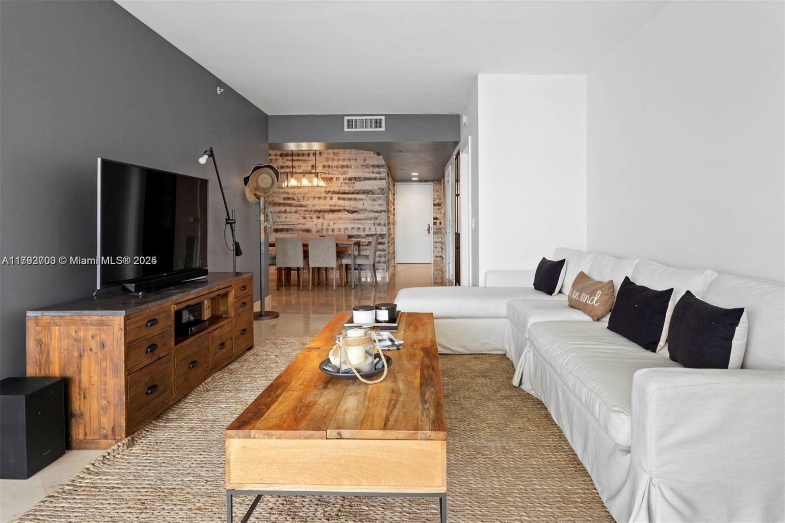 Property Photo: 4779 Collins Ave 1908 FL 33140