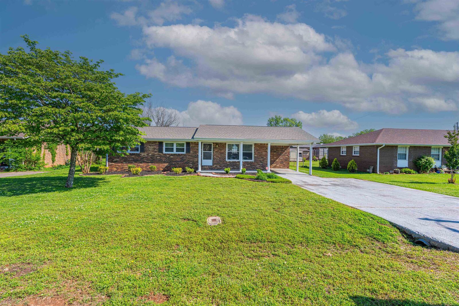Property Photo:  707 Brighton Ave  AL 35661 - MUSCLE S 