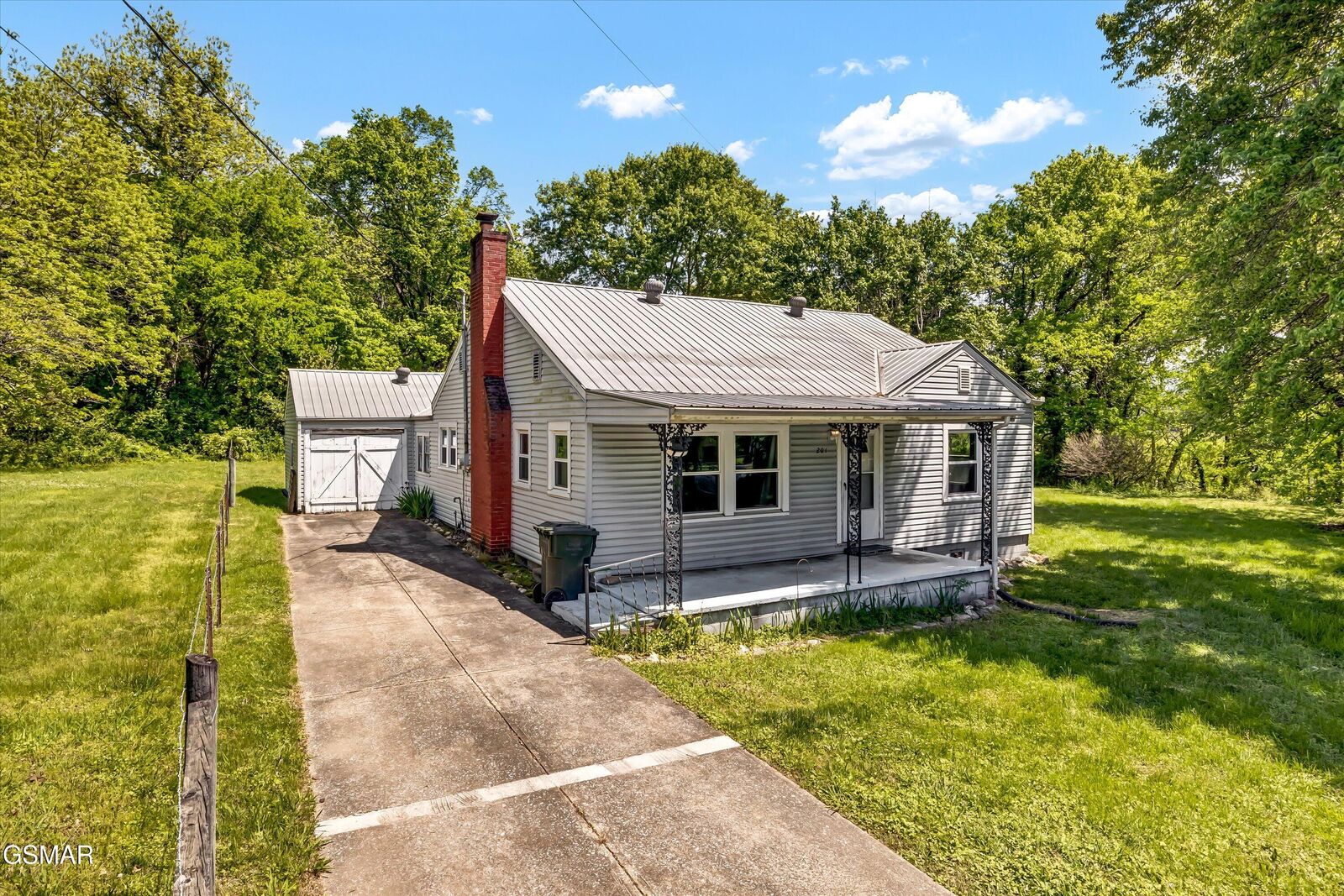 Property Photo: 201 Caton Avenue TN 37862