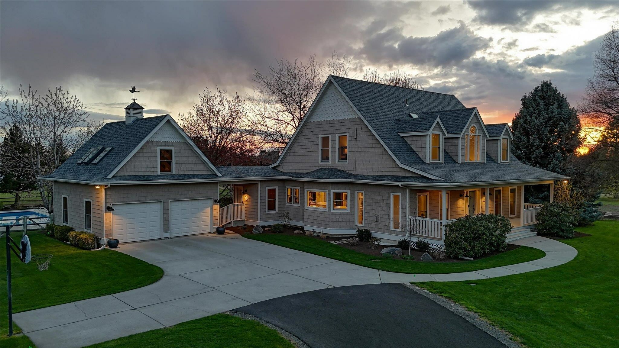 Property Photo: 8618 S Cliffview Ln WA 99224-8428