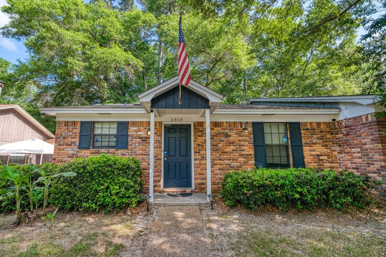 Property Photo: 2010 Canewood Court FL 32303