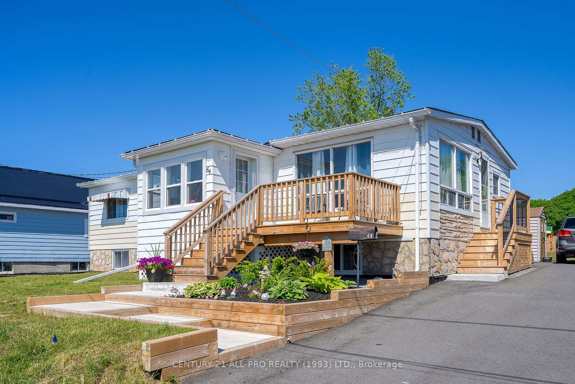 Property Photo: 64 Alexander Street ON L1A 1B3