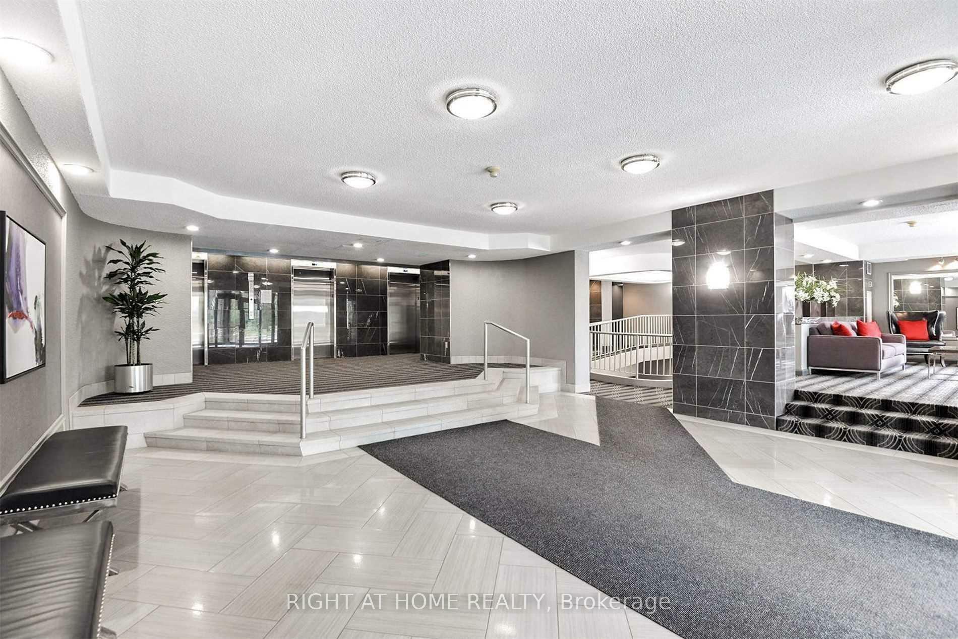 Property Photo:  8 Lisa Street 1803  ON L6T 4S6 
