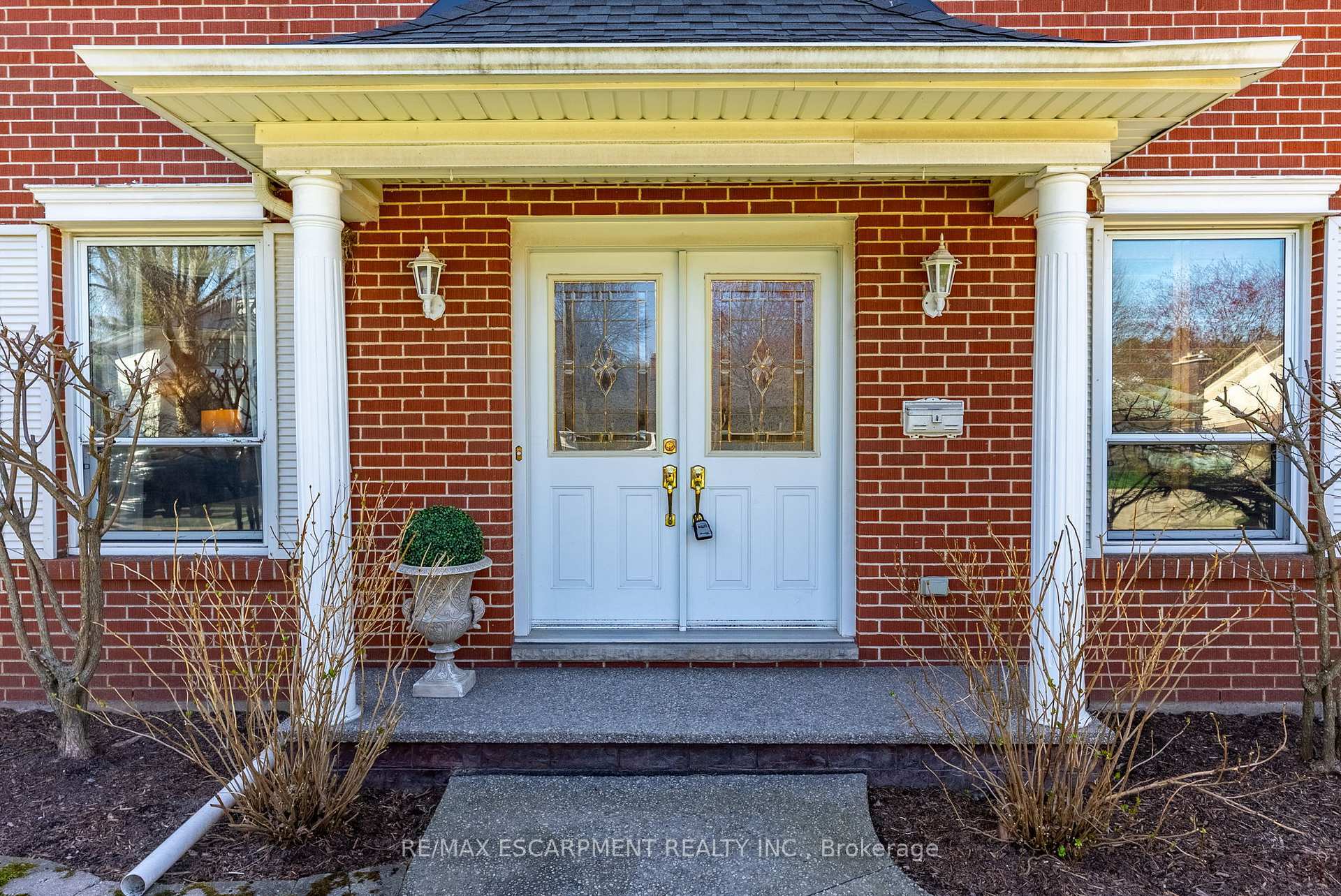Property Photo: 158 Marigold Court ON L9G 3M3
