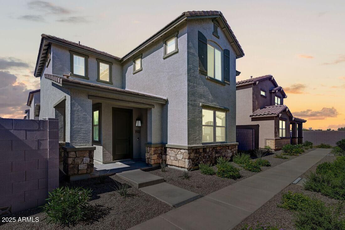 Property Photo: 9964 W Piccadilly Road AZ 85392