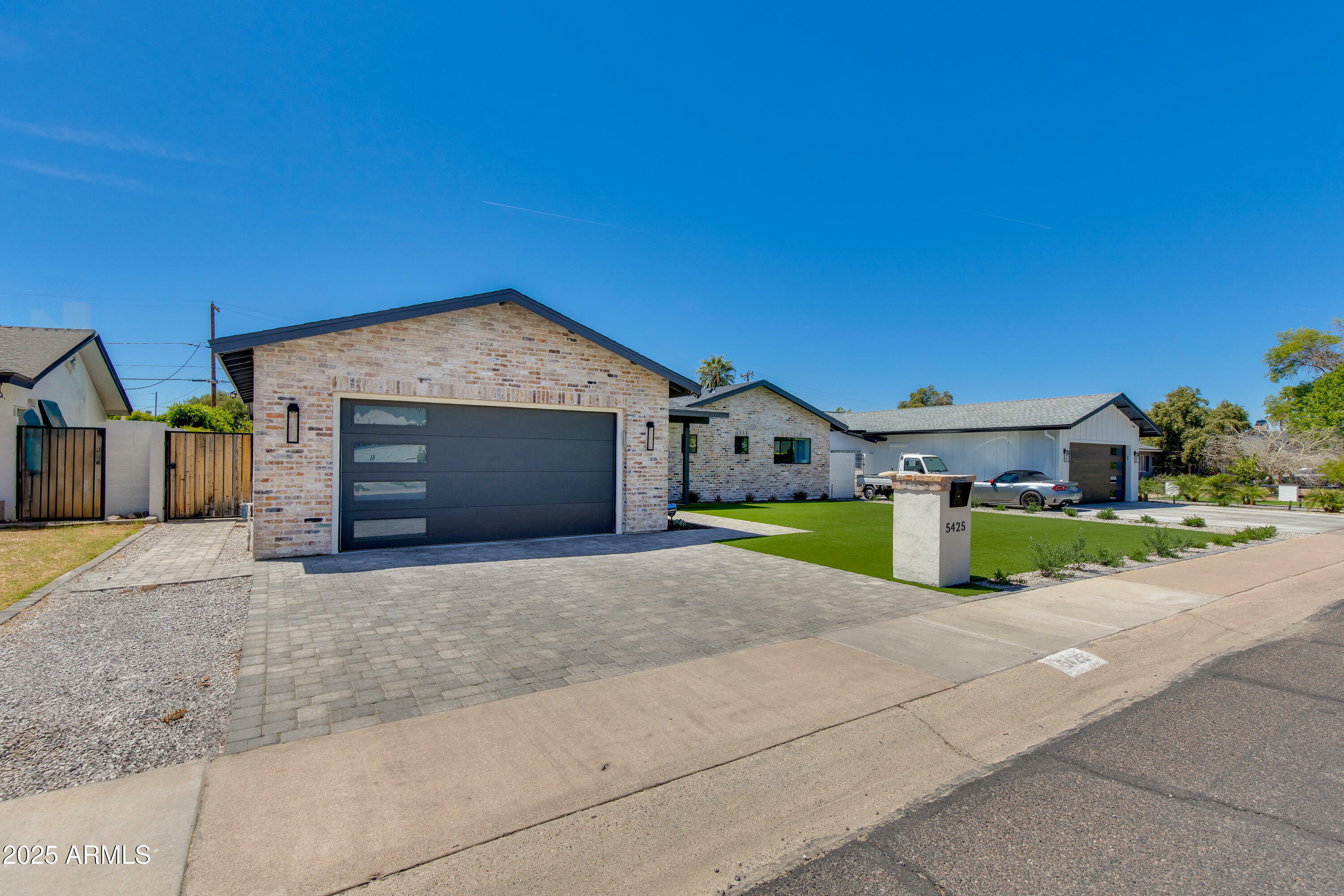 Property Photo: 5425 E Avalon Drive AZ 85018
