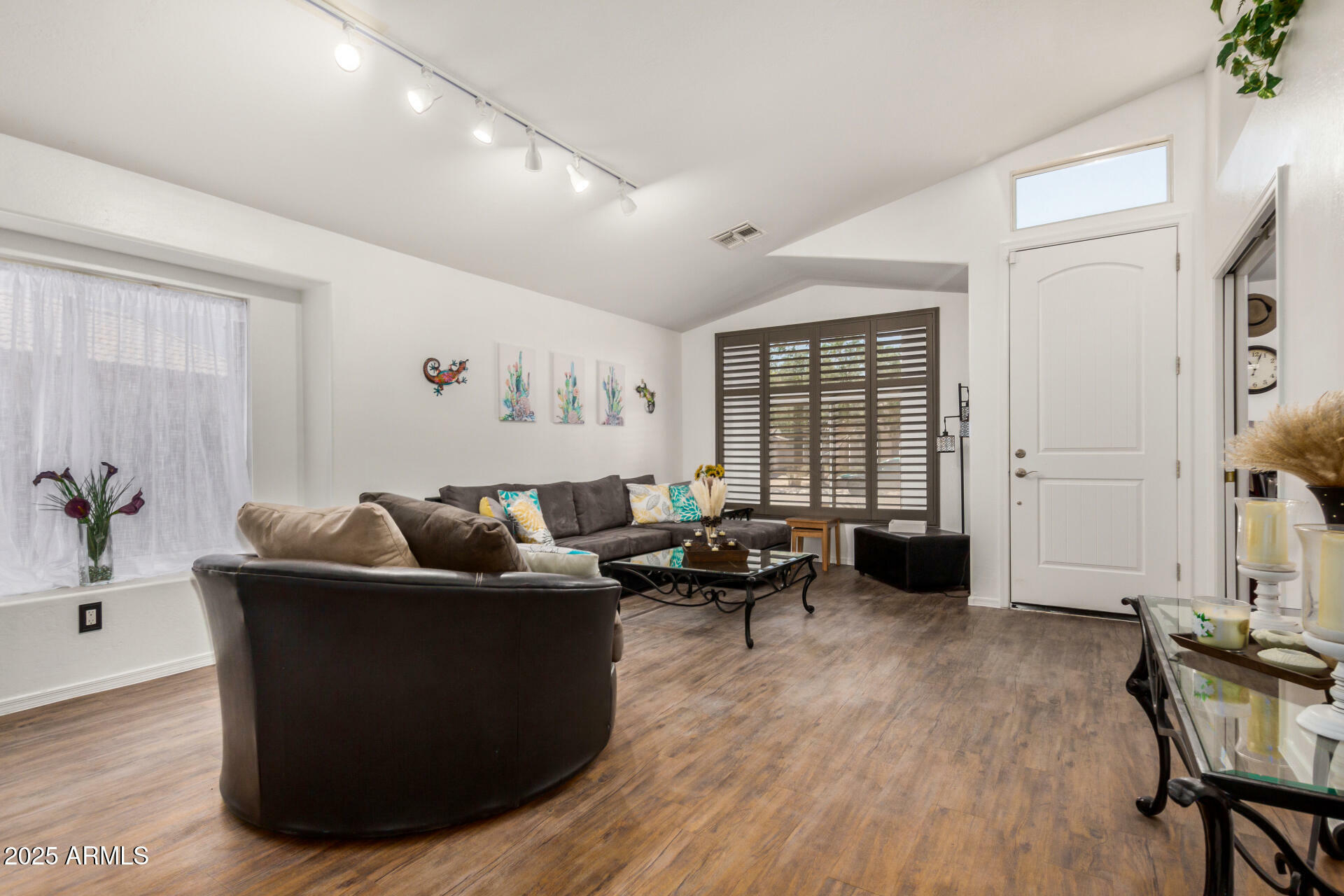 Property Photo: 654 W Fremont Drive AZ 85282