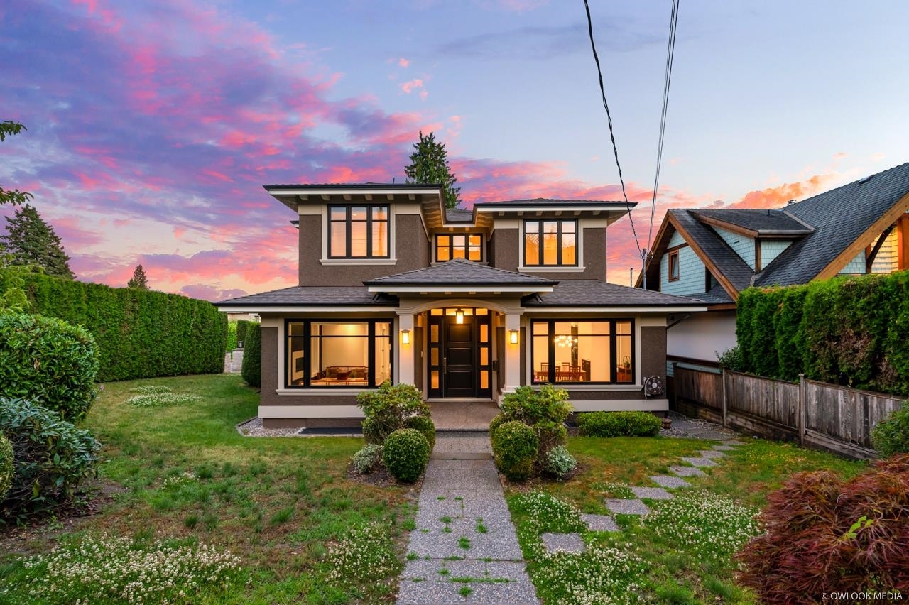 Property Photo: 1208 Haywood Avenue BC V7T 1V1