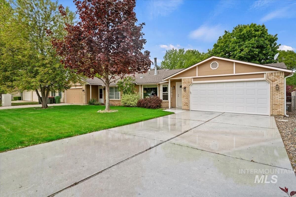 Property Photo:  2261 N Linder  ID 83646 