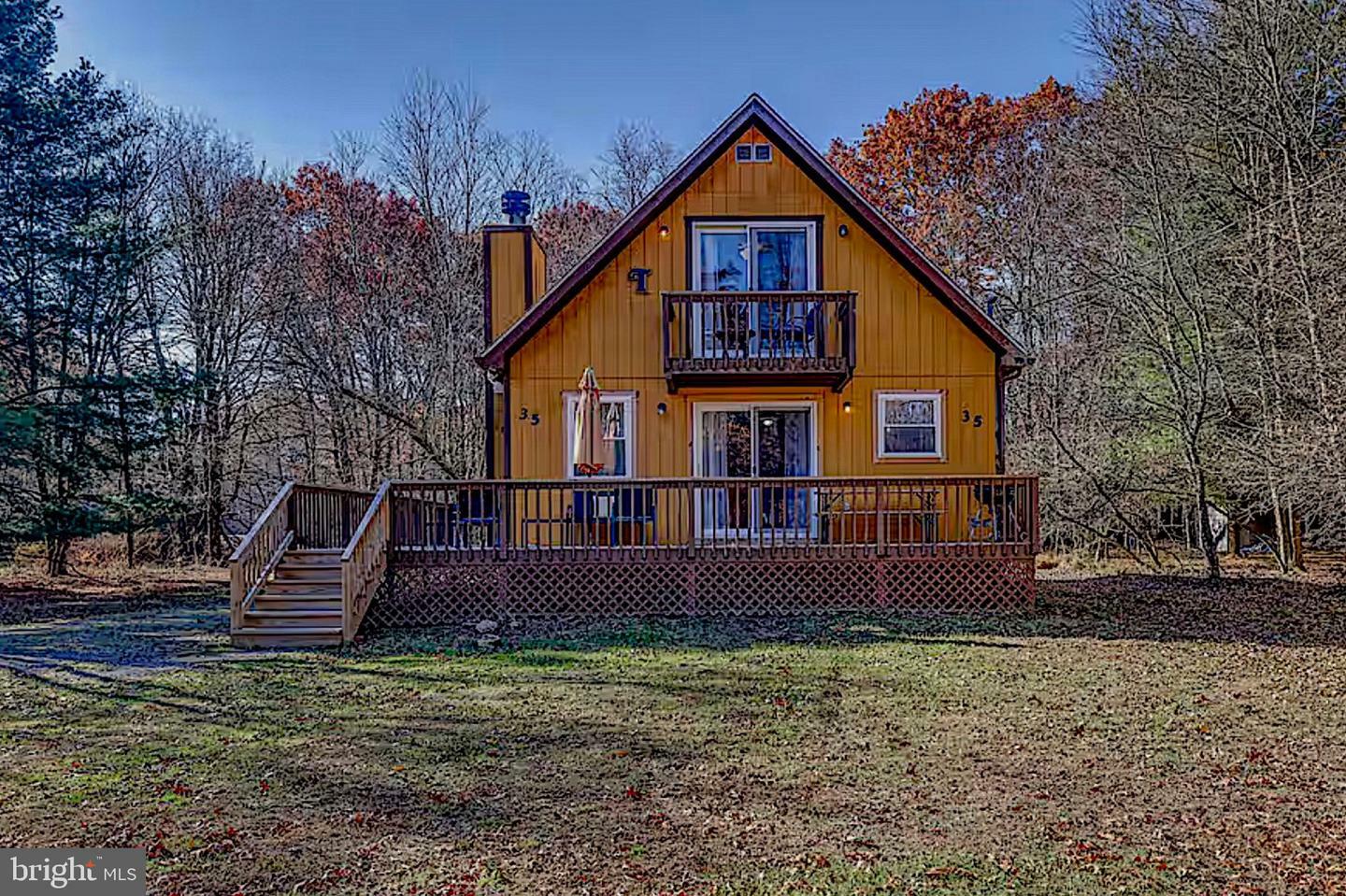 Property Photo:  35 Tennyson Circle  PA 18210 