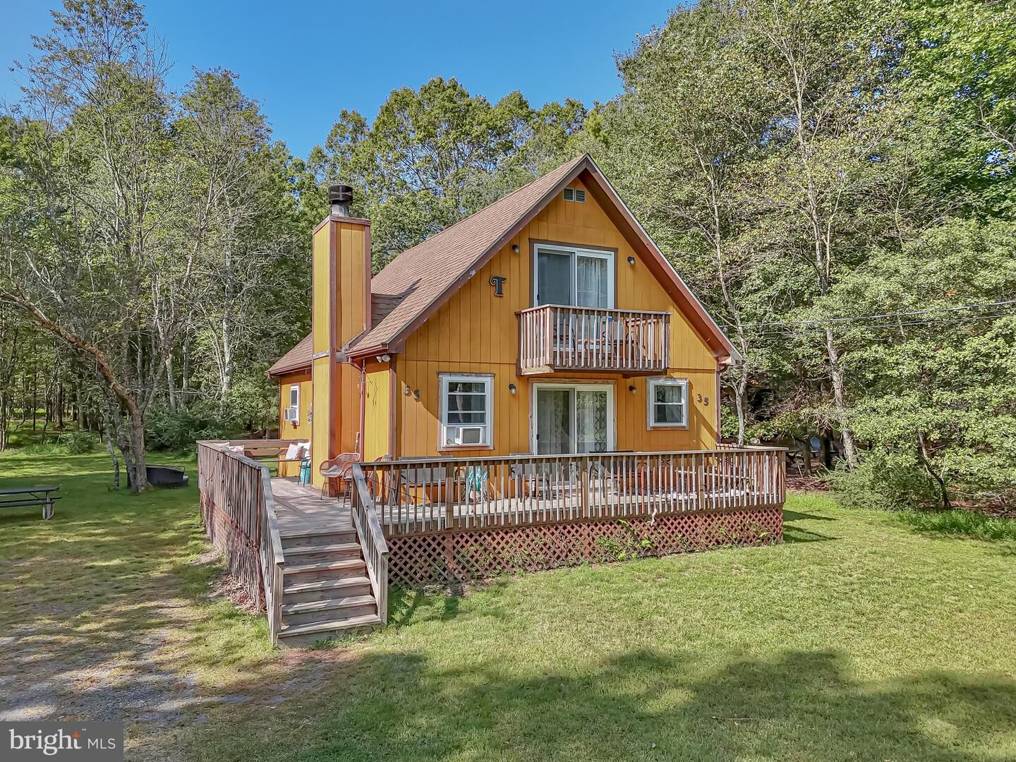 Property Photo: 35 Tennyson Circle PA 18210