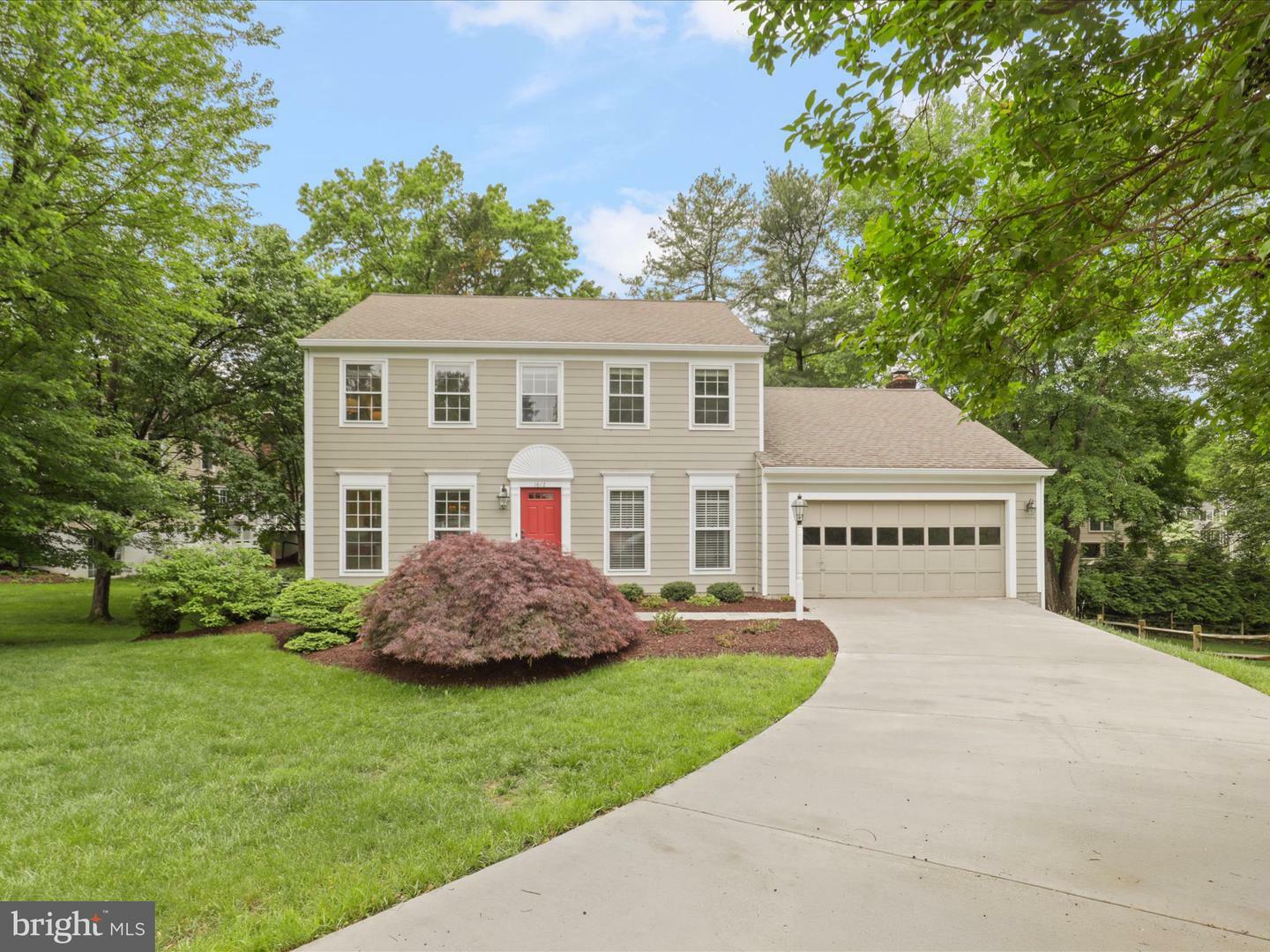 Property Photo: 1612 Autumnwood Drive VA 20194