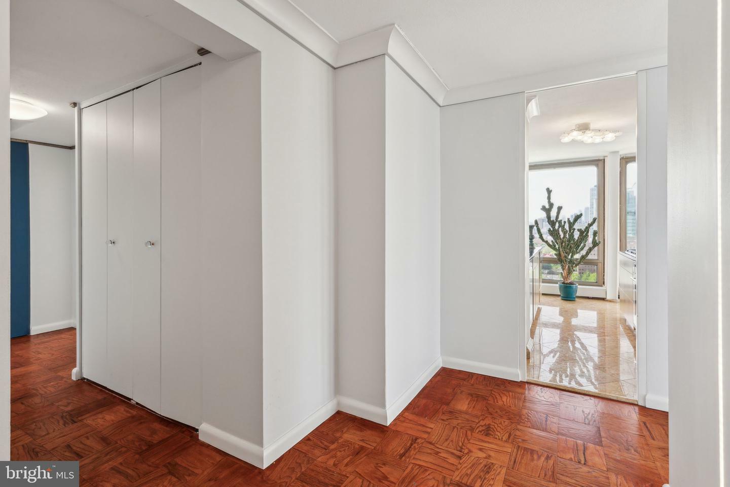 Property Photo: 200 Locust Street 24bn PA 19106