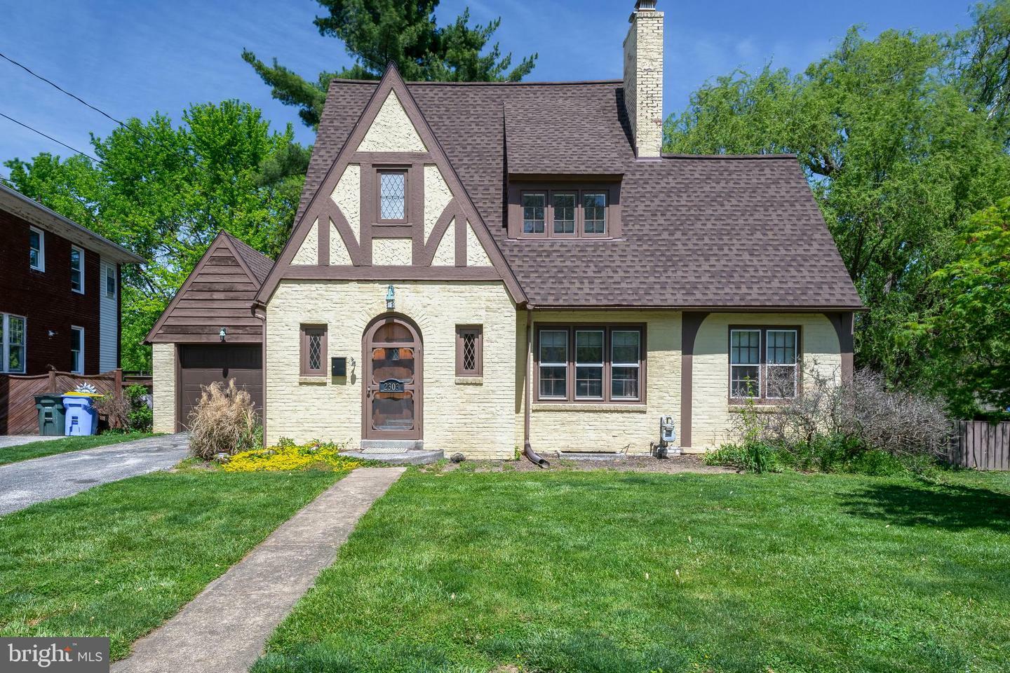 Property Photo: 2303 E Philadelphia Street PA 17402