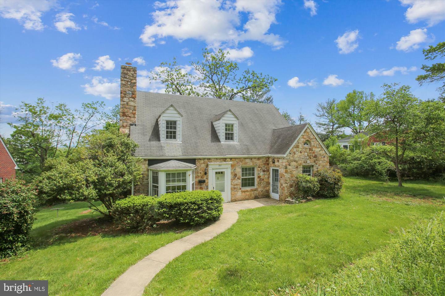 Property Photo:  311 Villa Avenue  VA 22630 