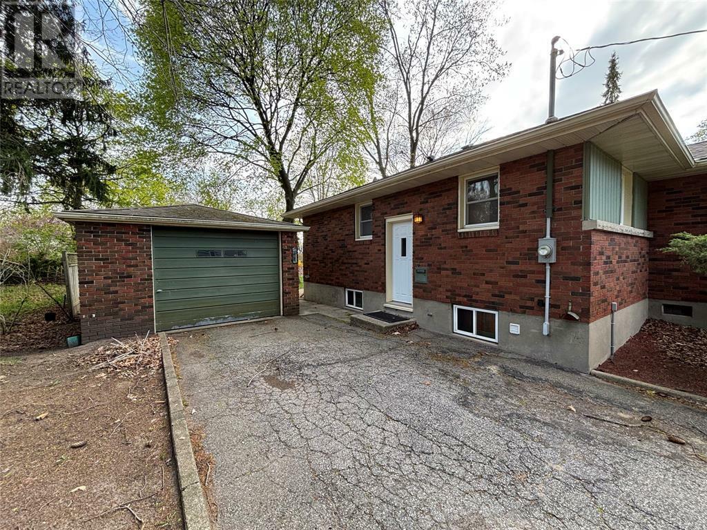 Property Photo:  501 Hollywood Place  ON N7V 2H9 