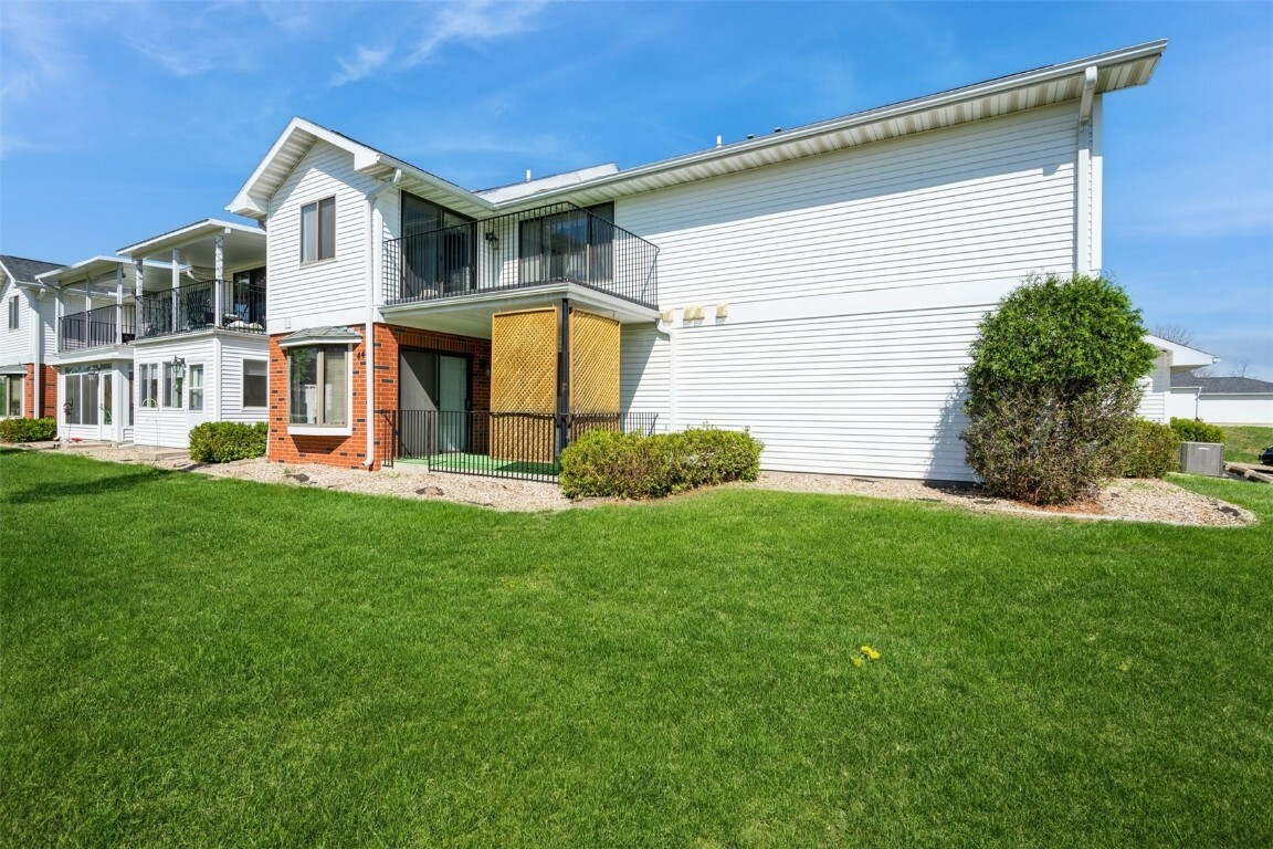 Property Photo: 4410 Maureen Court SE 185 IA 52403