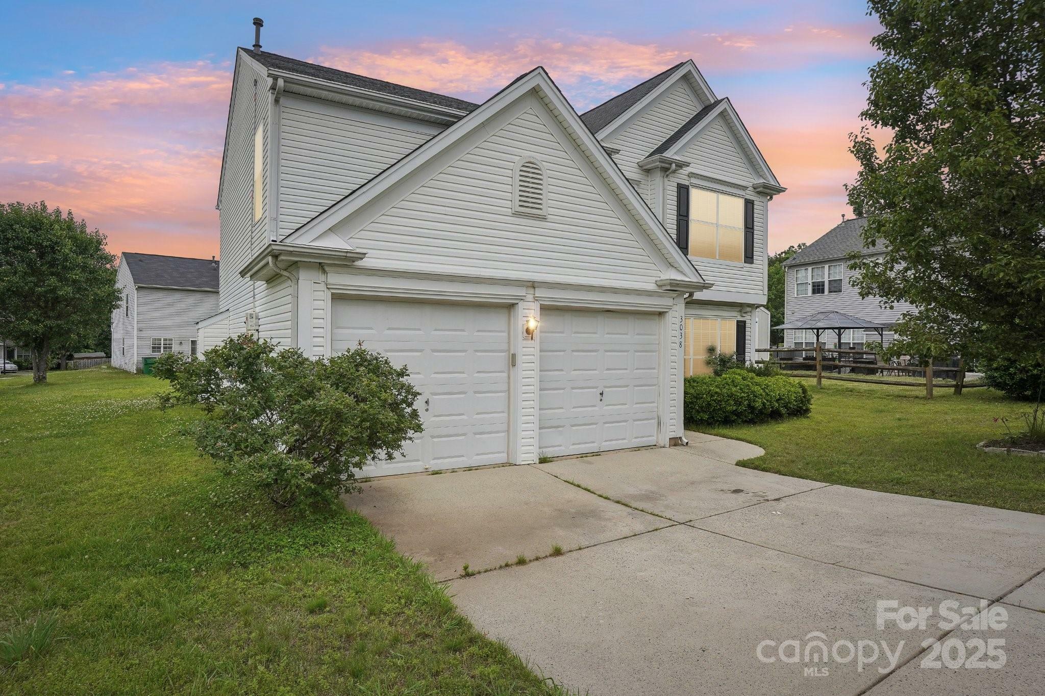 3038 Old Ironside Drive  Charlotte NC 28213 photo