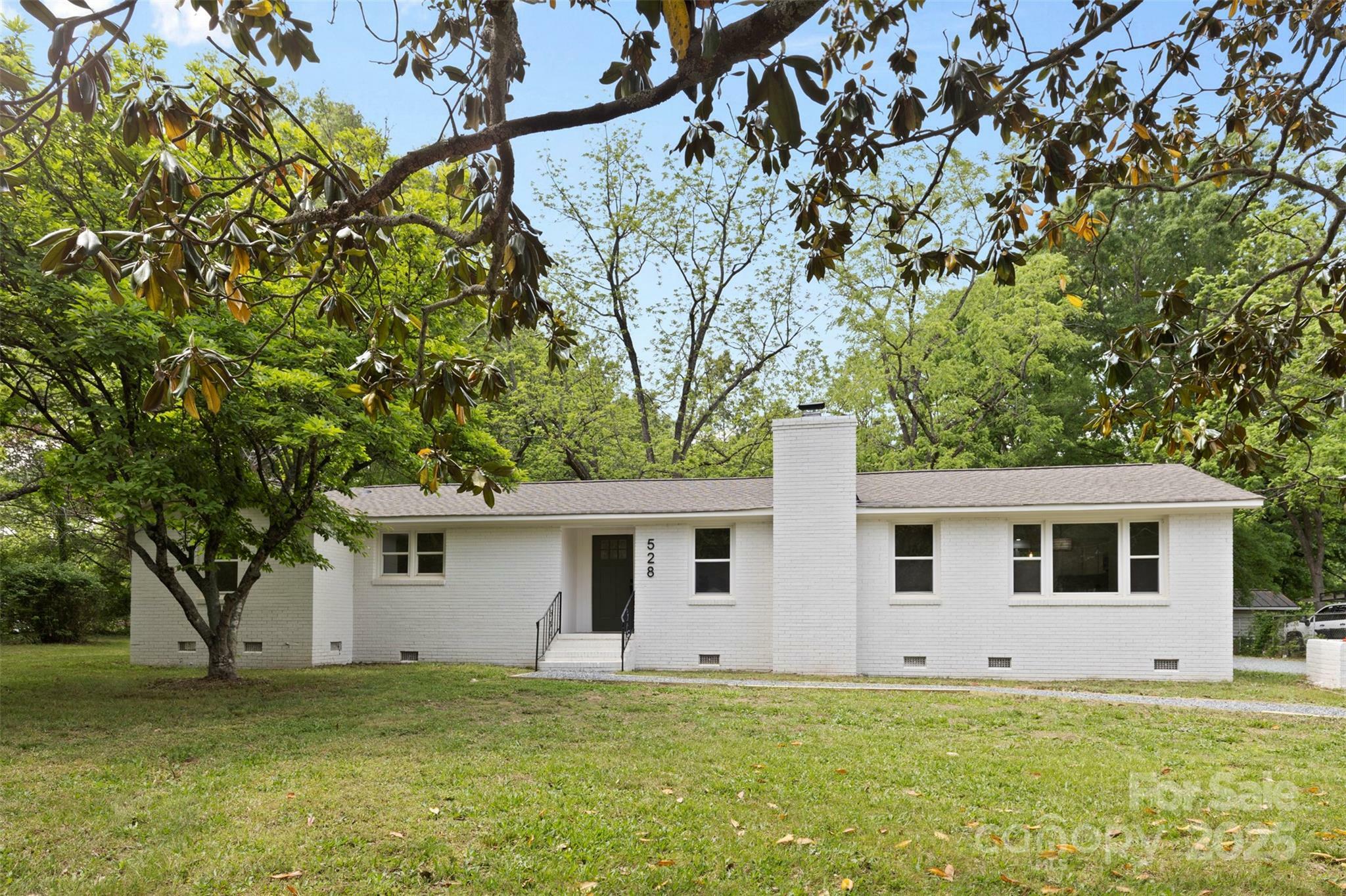 Property Photo: 528 W Park Drive NC 28112