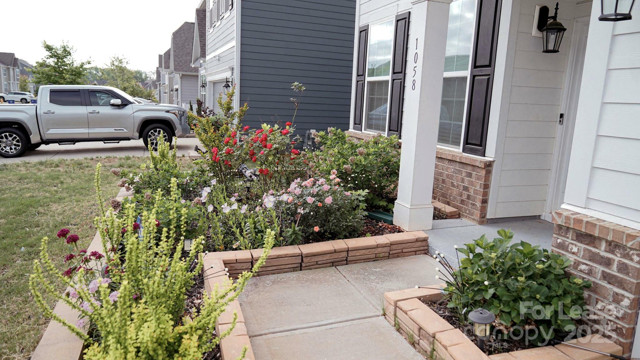 Property Photo: 1058 Thoroughbred Drive NC 28080