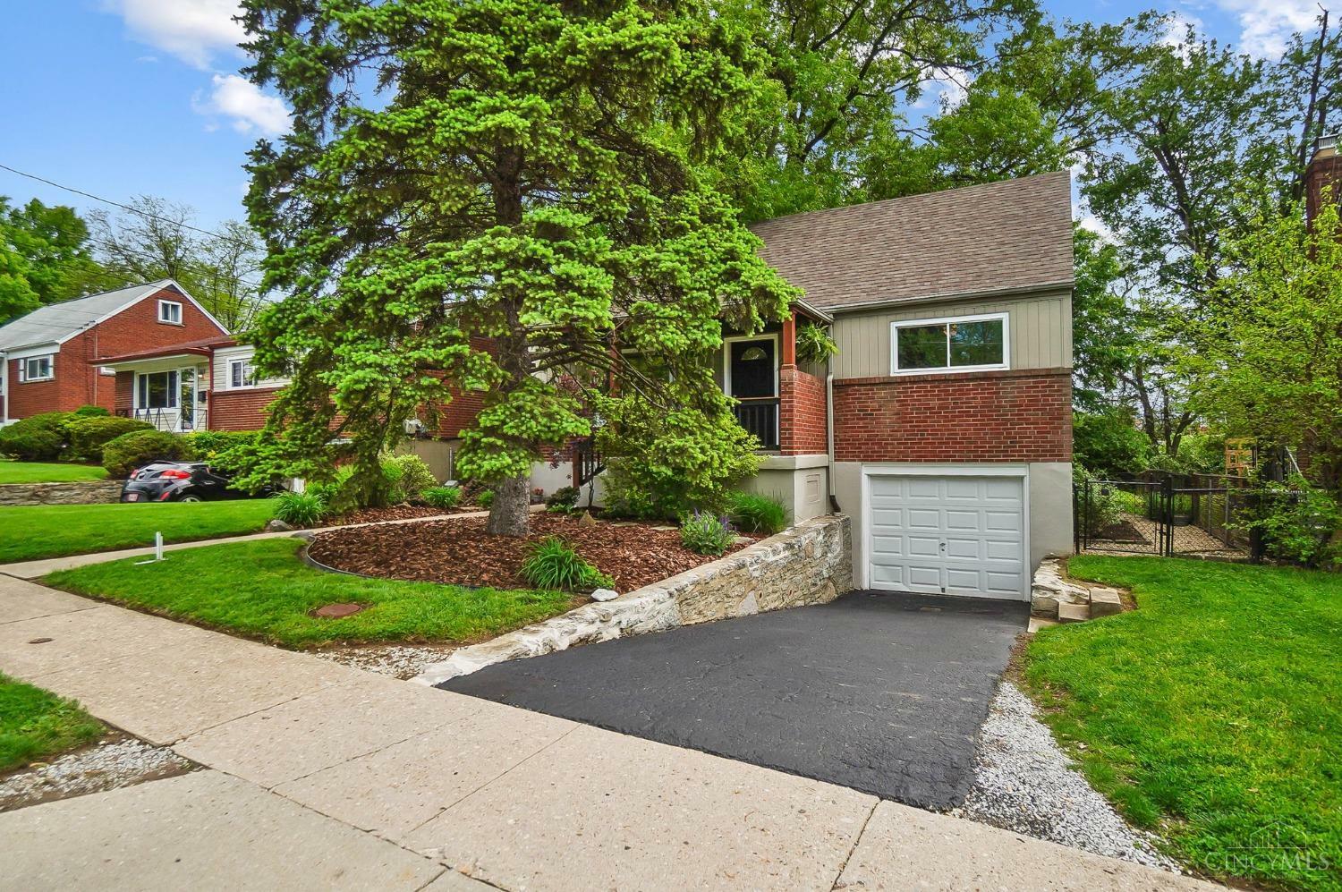 Property Photo: 3306 Greenway Avenue OH 45248