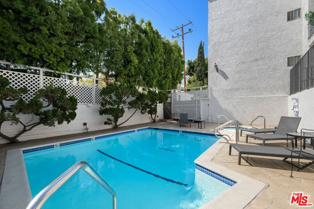 Property Photo: 837 N West Knoll Dr CA 90069