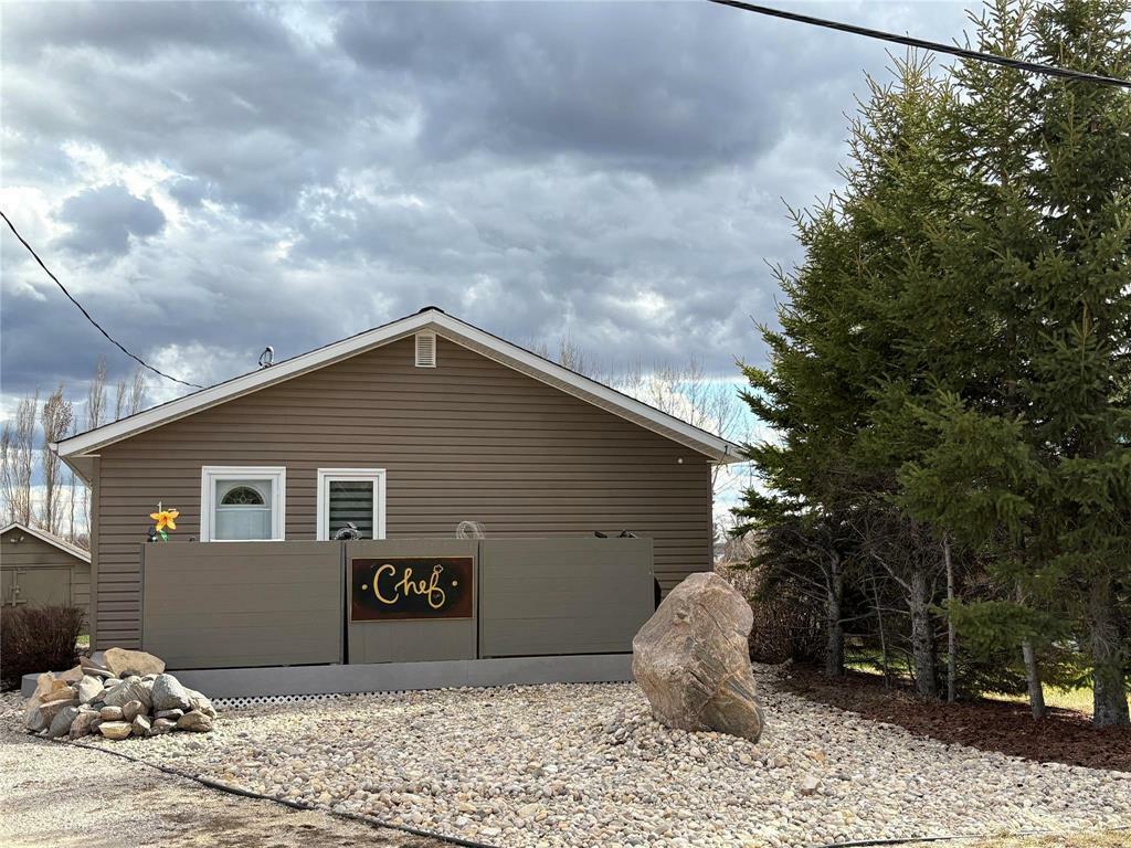 Property Photo: 17 Heath Avenue West MB R0L 0X0