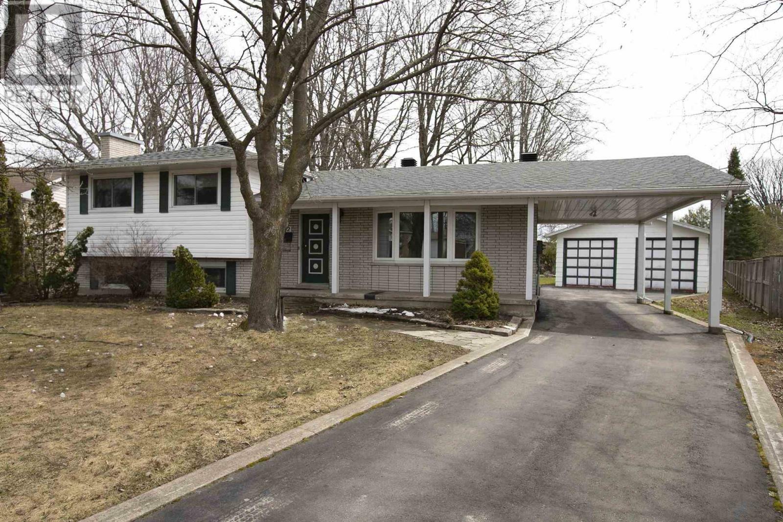 Property Photo: 142 Norden Cres ON P6B 5N5