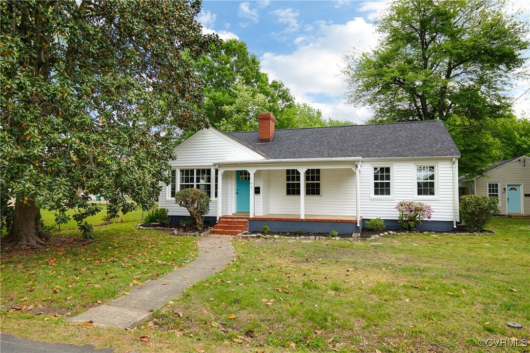 Property Photo: 107 S Kalmia Avenue VA 23075