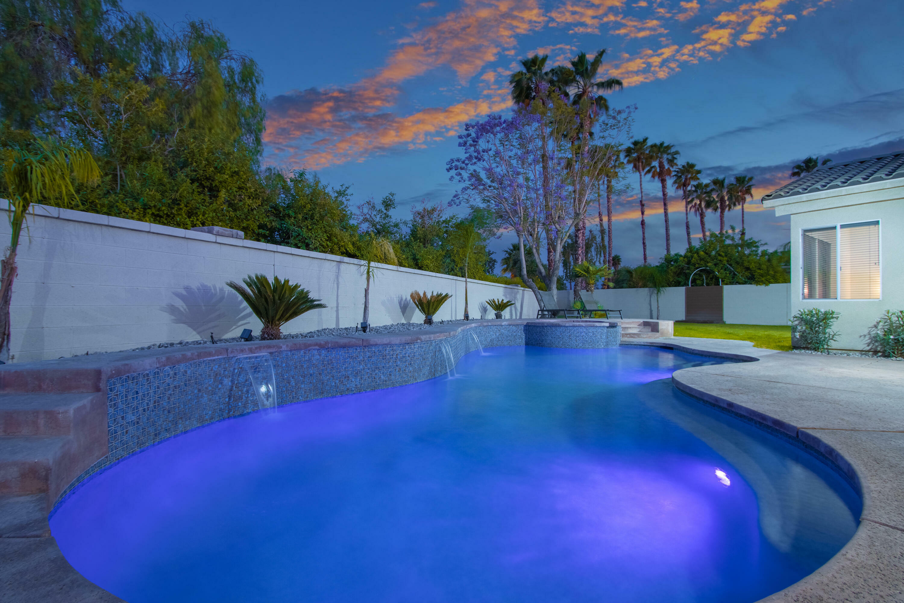Property Photo: 6 Bristol Court CA 92270