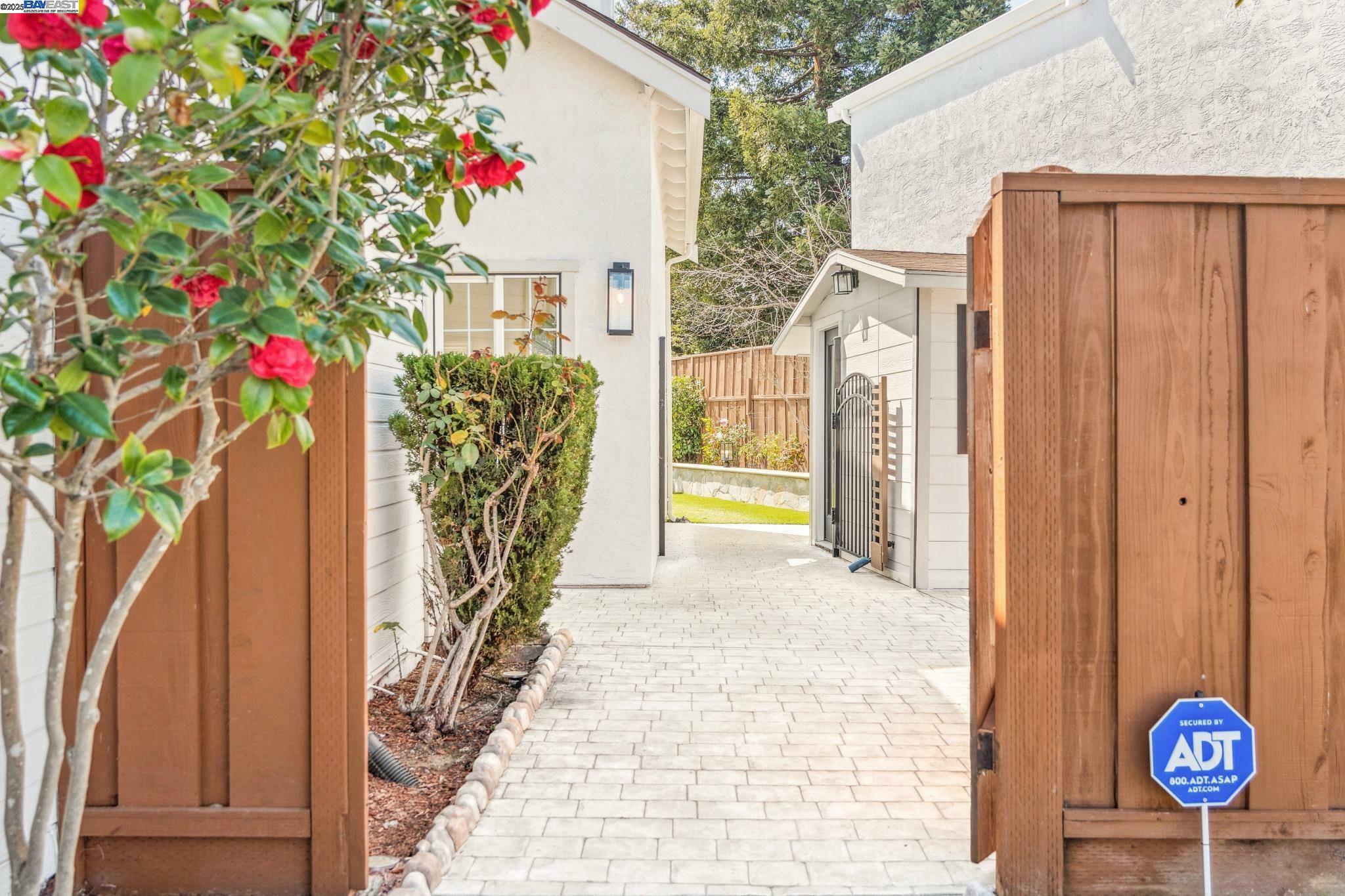 Property Photo: 4708 Creekwood Dr CA 94555
