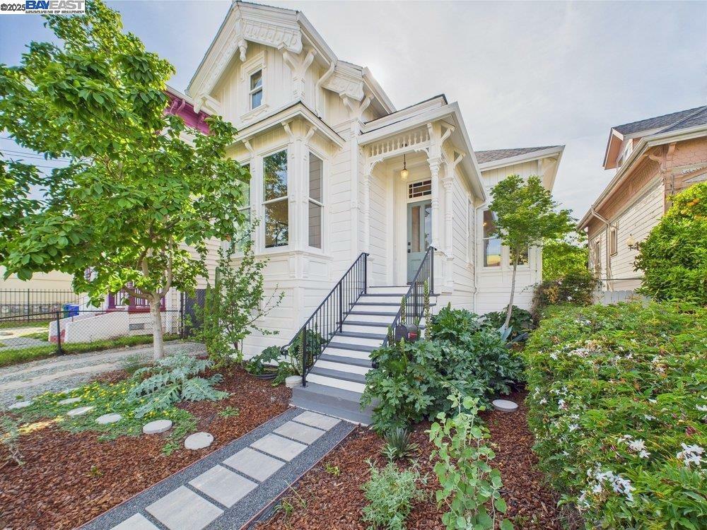 Property Photo: 1835 Myrtle St CA 94607