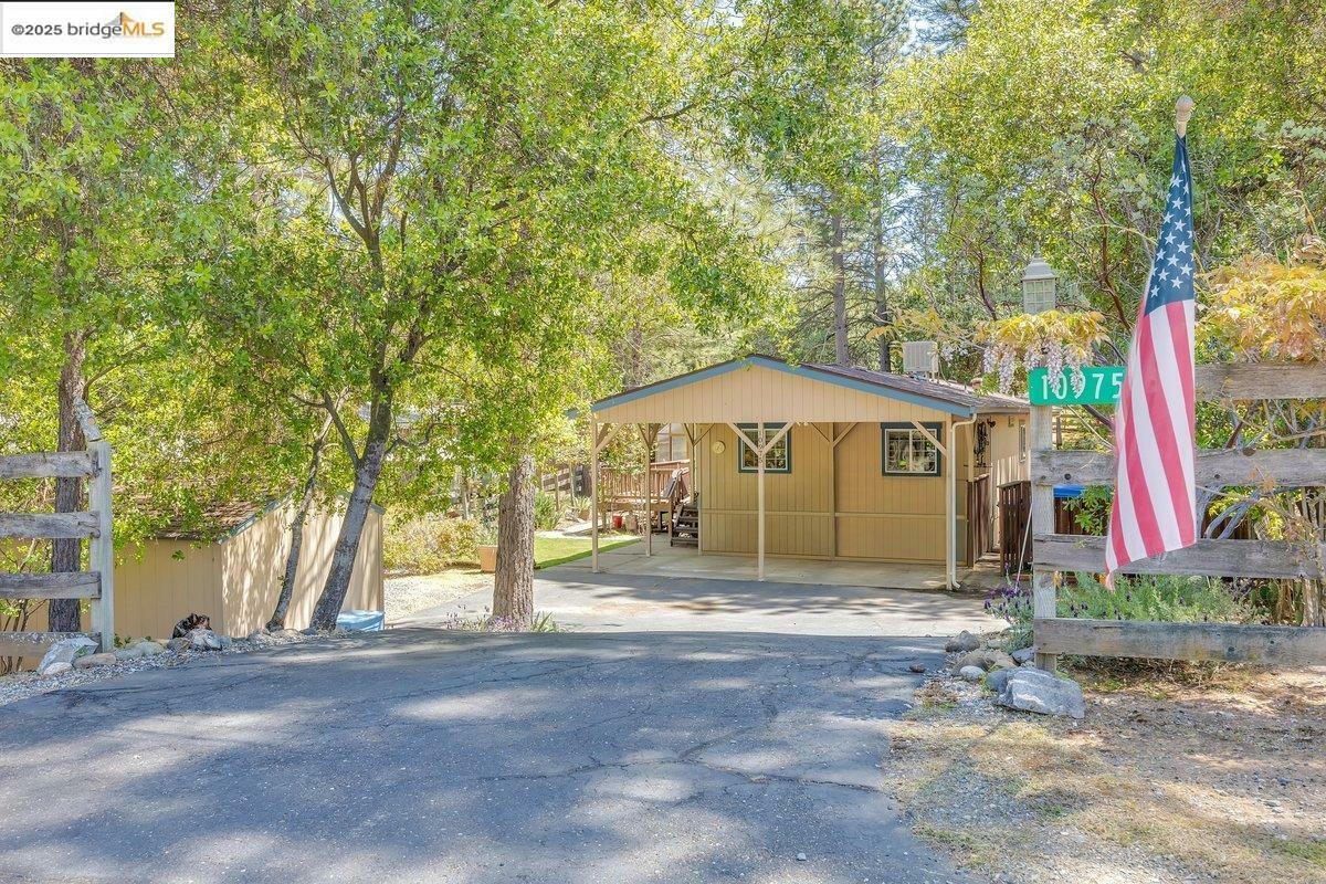 Property Photo: 10975 N Airport Rd CA 95361