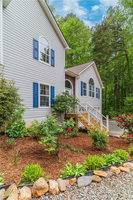 Property Photo: 204 Queensbury Court GA 30102