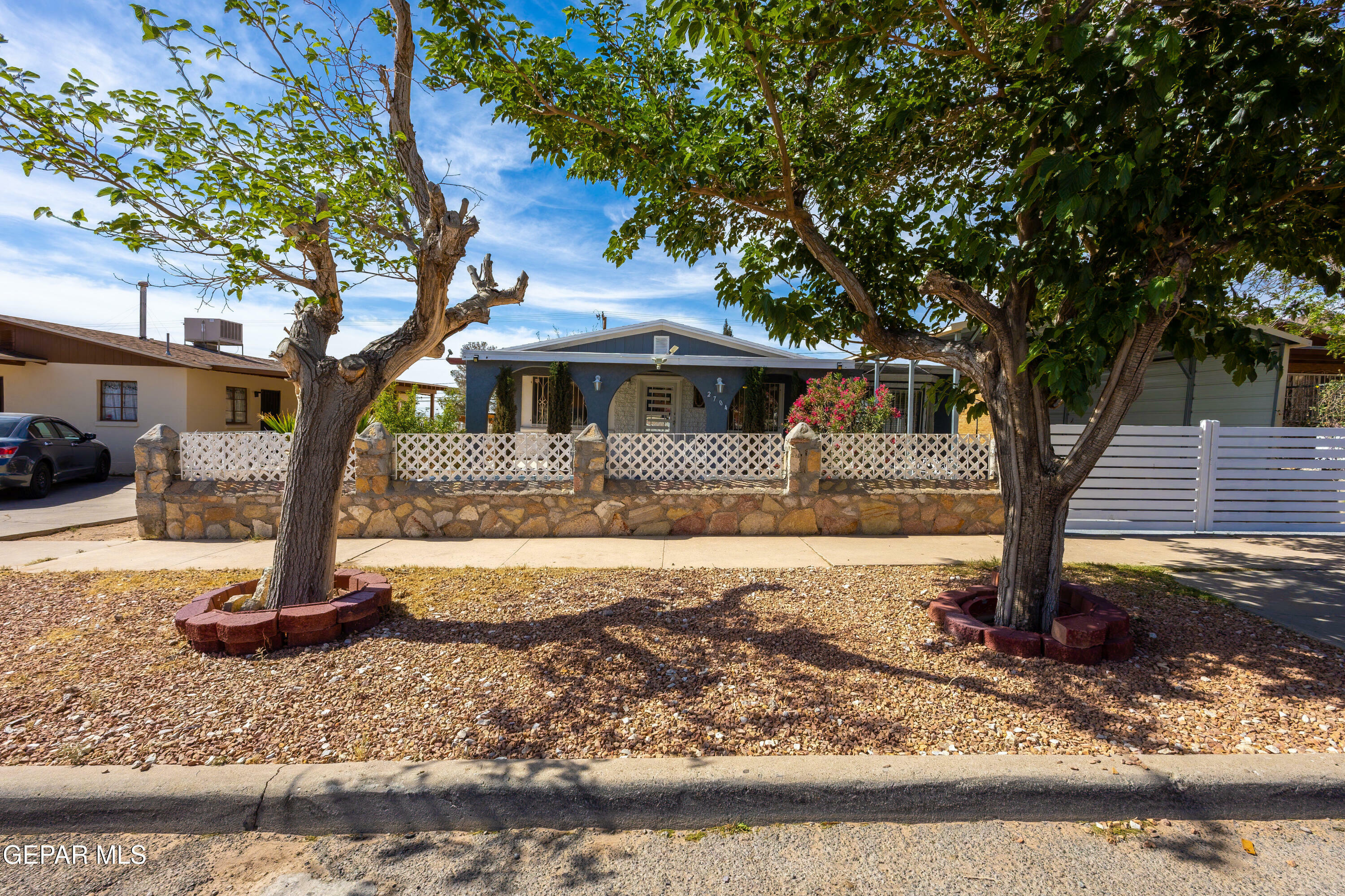 Property Photo: 2704 McKinley Ave Avenue TX 79930